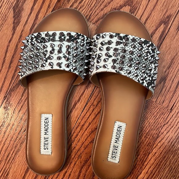 Steve Madden snake skin spike flats size 7 have been worn - Picture 3 of 3